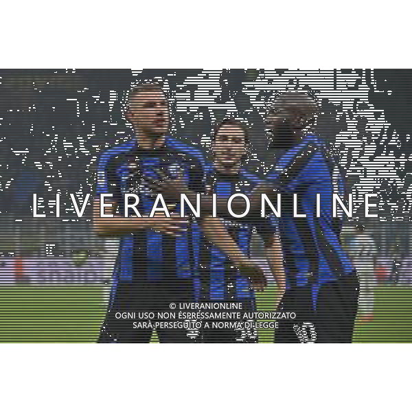 esultanza Inter dopo il gol dell\'1 a 0 Edin Dzeko con romelu lukaku Inter vs Napoli Milano 04-01-2023 Stadio Giuseppe Meazza - San Siro Campionato Serie A TIM - 16a giornata foto Roberto Garavaglia/ag. Aldo Liverani sas / AGENZIA ALDO LIVERANI SAS