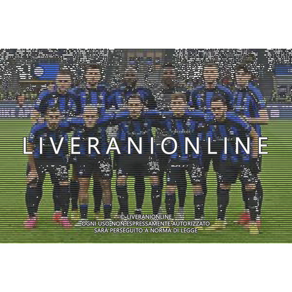 la formazione dell\'Inter, in piedi da SX Milan Skriniar, Francesco Acerbi, Romelu Lukaku, Andre\' Onana, Edin Dzeko e Alessandro Bastoni; in basso da SX Henrikh Mkhitaryan, Federico Dimarco, Matteo Darmian, Nicolo\' Barella e Hakan Calhanoglu Inter vs Napoli Milano 04-01-2023 Stadio Giuseppe Meazza - San Siro Campionato Serie A TIM - 16a giornata foto Roberto Garavaglia/ag. Aldo Liverani sas