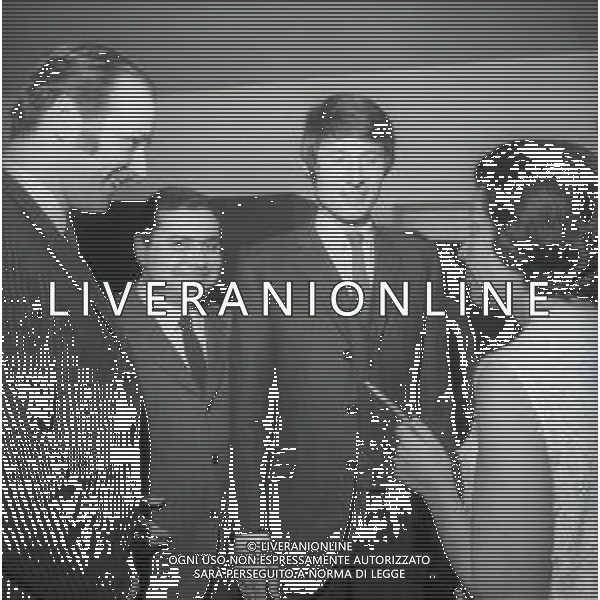 RETROSPETTIVA UDO JURGENS Udo Jürgen Bockelmann CANTANTE E ATTORE AUSTRIACO NELLA FOTO UDO JURGENS Udo Jürgen Bockelmann a Milano a una serata cocktail anno 1967 AG ALDO LIVERANI SAS
