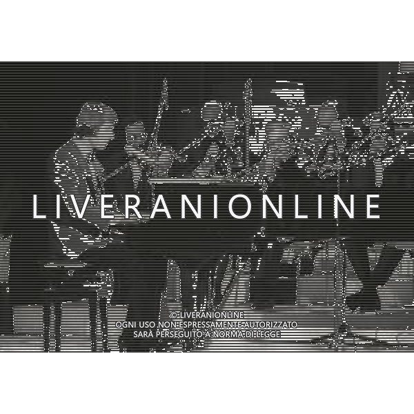 RETROSPETTIVA UDO JURGENS Udo Jürgen Bockelmann CANTANTE E ATTORE AUSTRIACO NELLA FOTO UDO JURGENS Udo Jürgen Bockelmann a Milano serata Unicef nell\'anno 1973 AG ALDO LIVERANI SAS