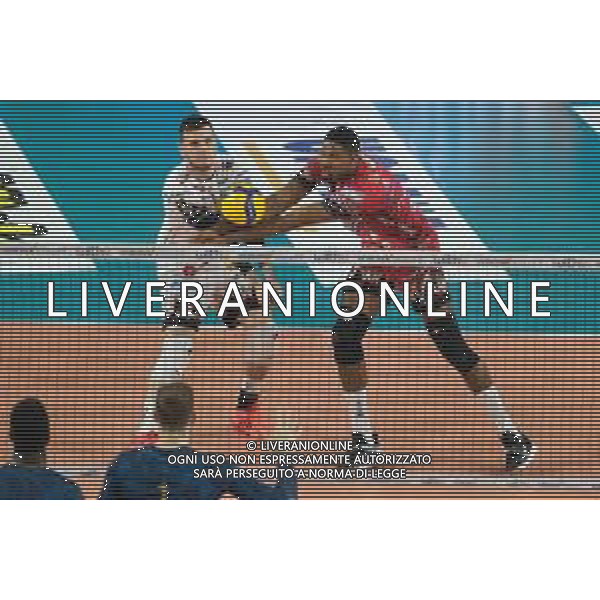 Ricezione in bagher di Wilfredo Leon Venero - Sir Safety Susa Perugia durante la partita tra WithU Verona e Sir Safety Susa Perugia valida per la terza giornata del girone di ritorno, campionato italiano di volley maschile serie A Superlega, Verona Italia, 8 Dicembre 2023 presso il pala AGSM-AIM di Verona. FOTO ROBERTO TOMMASINI-AG ALDO LIVERANI SAS
