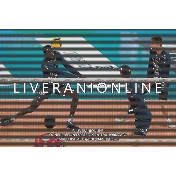 Ricezione di Noumory Keita - WithU Verona durante la partita tra WithU Verona e Sir Safety Susa Perugia valida per la terza giornata del girone di ritorno, campionato italiano di volley maschile serie A Superlega, Verona Italia, 8 Dicembre 2023 presso il pala AGSM-AIM di Verona. FOTO ROBERTO TOMMASINI-AG ALDO LIVERANI SAS