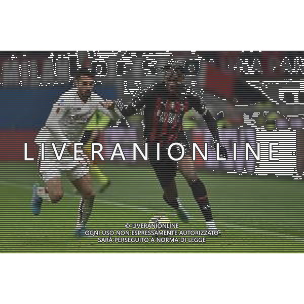 Mehmet Zeki Celik (Roma) e Rafael Leao (Milan) Milan vs Roma Milano 08-01-2023 Stadio Giuseppe Meazza - San Siro Campionato Serie A TIM - 17a giornata foto Roberto Garavaglia/ag. Aldo Liverani sas / AGENZIA ALDO LIVERANI SAS
