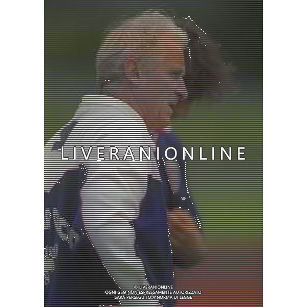 RETROSPETTIVA GIOVANNI TRAPATTONI ALLENATORE NELLA FOTO GIOVANNI TRAPATTONI ALLENATORE CAGLIARI CALCIO NELL\'ANNO 1995 A BOLZANO RITIRO ESTIVO AG ALDO LIVERANI SAS
