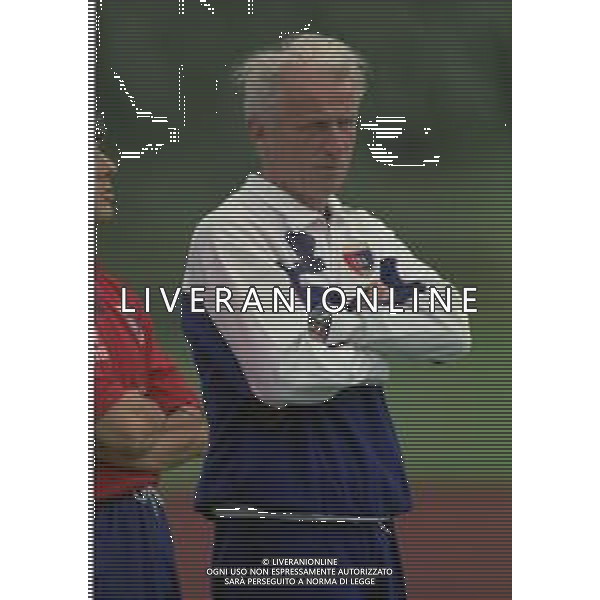 RETROSPETTIVA GIOVANNI TRAPATTONI ALLENATORE NELLA FOTO GIOVANNI TRAPATTONI ALLENATORE CAGLIARI CALCIO NELL\'ANNO 1995 A BOLZANO RITIRO ESTIVO AG ALDO LIVERANI SAS