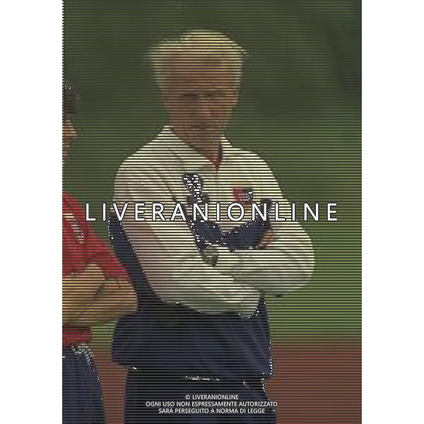 RETROSPETTIVA GIOVANNI TRAPATTONI ALLENATORE NELLA FOTO GIOVANNI TRAPATTONI ALLENATORE CAGLIARI CALCIO NELL\'ANNO 1995 A BOLZANO RITIRO ESTIVO AG ALDO LIVERANI SAS