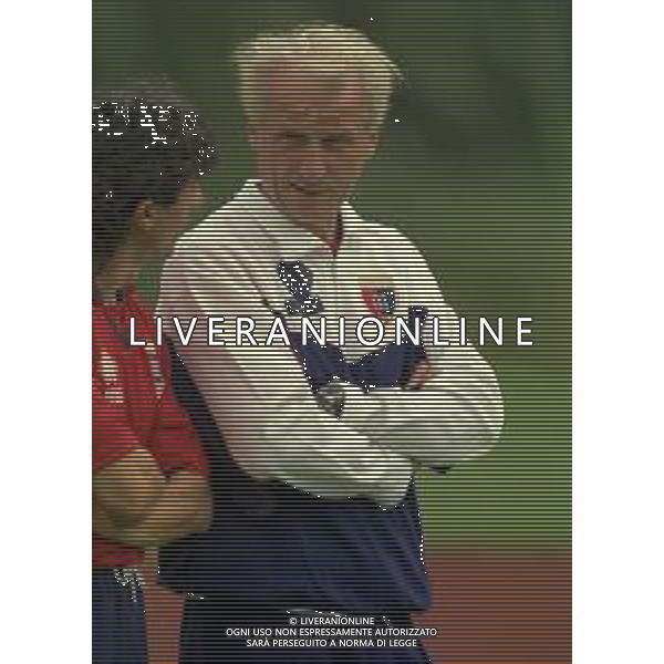 RETROSPETTIVA GIOVANNI TRAPATTONI ALLENATORE NELLA FOTO GIOVANNI TRAPATTONI ALLENATORE CAGLIARI CALCIO NELL\'ANNO 1995 A BOLZANO RITIRO ESTIVO AG ALDO LIVERANI SAS