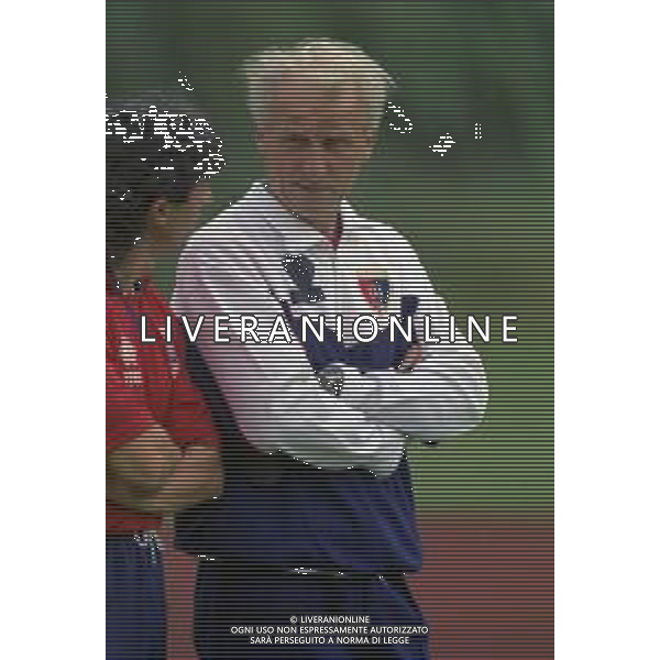 RETROSPETTIVA GIOVANNI TRAPATTONI ALLENATORE NELLA FOTO GIOVANNI TRAPATTONI ALLENATORE CAGLIARI CALCIO NELL\'ANNO 1995 A BOLZANO RITIRO ESTIVO AG ALDO LIVERANI SAS