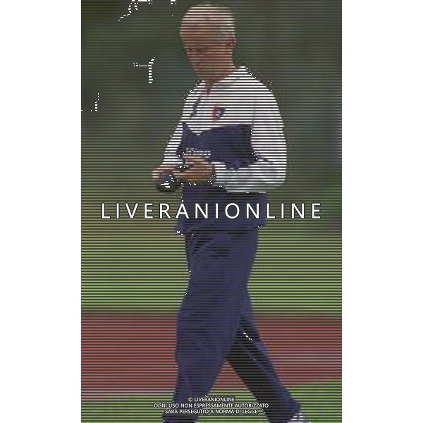 RETROSPETTIVA GIOVANNI TRAPATTONI ALLENATORE NELLA FOTO GIOVANNI TRAPATTONI ALLENATORE CAGLIARI CALCIO NELL\'ANNO 1995 A BOLZANO RITIRO ESTIVO AG ALDO LIVERANI SAS