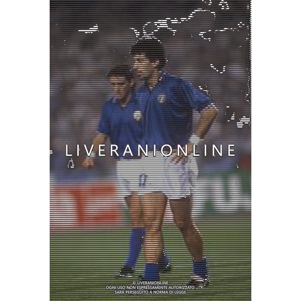 RETROSPETTIVA GIANLUCA VIALLI CALCIATORE NELLA FOTO CON LA MAGLIA DELLA NAZIONALE ITALIANA NELL\'ANNO 1988 CON ROBERTO MANCINI FOTO DFP/ ARCHIVIO AGENZIA ALDO LIVERANI