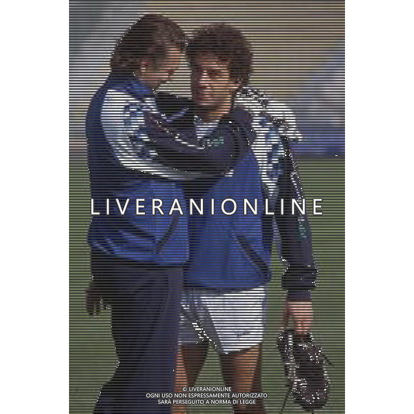RETROSPETTIVA GIANLUCA VIALLI CALCIATORE NELLA FOTO CON LA MAGLIA DELLA NAZIONALE ITALIANA NELL\'ANNO 1989-1990 - CON STEFANO TACCONI IN ALLENAMENTO FOTO DFP/ ARCHIVIO AGENZIA ALDO LIVERANI