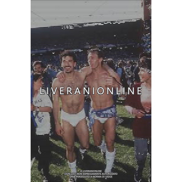 RETROSPETTIVA GIANLUCA VIALLI CALCIATORE NELLA FOTO ESULTANZA A FINE GARA DURANTE I FESTEGGIAMENTI PER LA VITTORIA DEL PRIMO SCUDETTO DELLA SAMPDORIA NELL\'ANNO 1990-1991 CON MORENO MANNINI FOTO DFP/ ARCHIVIO AGENZIA ALDO LIVERANI