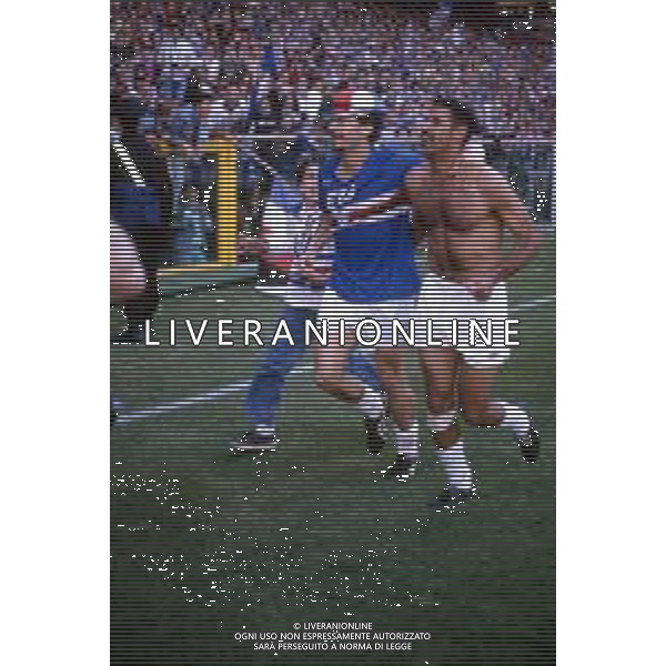 RETROSPETTIVA GIANLUCA VIALLI CALCIATORE NELLA FOTO ESULTANZA A FINE GARA DURANTE I FESTEGGIAMENTI PER LA VITTORIA DEL PRIMO SCUDETTO DELLA SAMPDORIA NELL\'ANNO 1990-1991 CON TONINHO CEREZO FOTO DFP/ ARCHIVIO AGENZIA ALDO LIVERANI