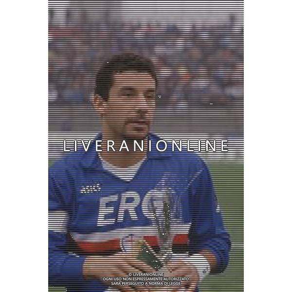 RETROSPETTIVA GIANLUCA VIALLI CALCIATORE NELLA FOTO CON LA MAGLIA DELLA SAMPDORIA NELL\'ANNO 1990-1991 FOTO DFP/ ARCHIVIO AGENZIA ALDO LIVERANI
