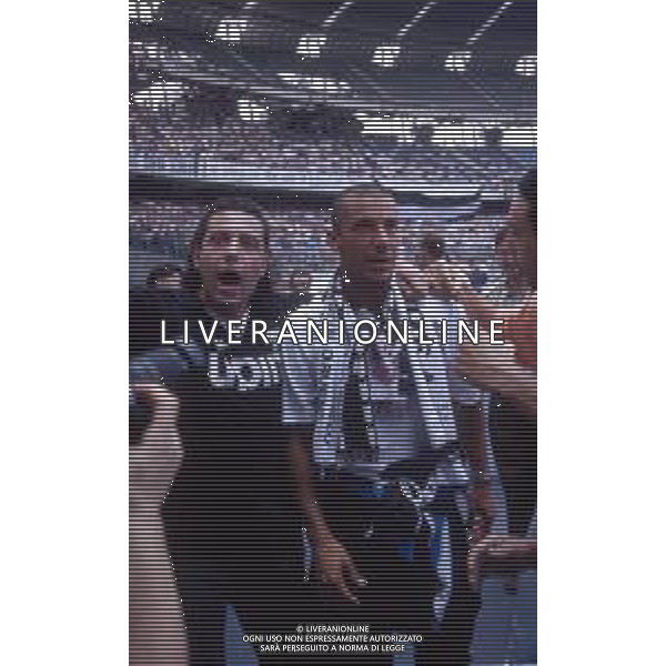 RETROSPETTIVA GIANLUCA VIALLI CALCIATORE NELLA FOTO FESTEGGIA CON I TIFOSI DELLA JUVENTUS NELL\'ANNO 1992 - 1993 FOTO DFP/ ARCHIVIO AGENZIA ALDO LIVERANI