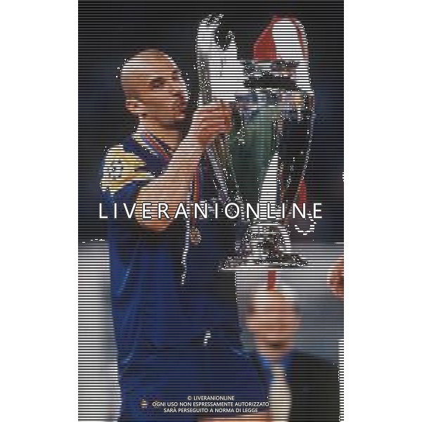 RETROSPETTIVA GIANLUCA VIALLI CALCIATORE NELLA FOTO CON LA MAGLIA DELLA JUVENTUS FESTEGGIA LA VITTORIA DELLA COPPA DEI CAMPIONI ( FINALE JUVENTUS - AJAX A ROMA 22 MAGGIO 1996 CHAMPIONS LEAGUE) FOTO DFP/ ARCHIVIO AGENZIA ALDO LIVERANI