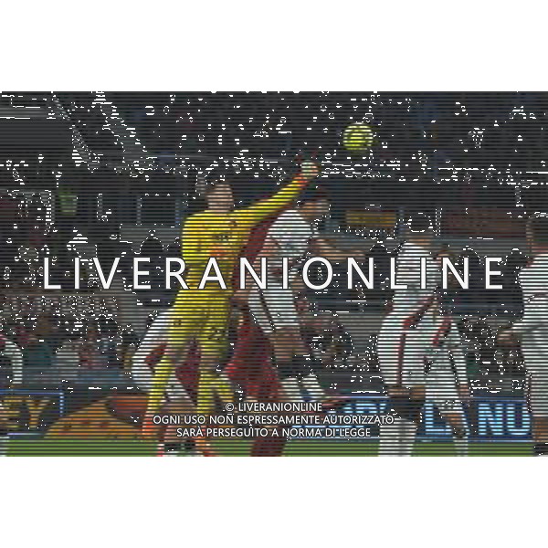 Roma vs Genoa Coppa Italia - Ottavi di finale Stadio Olimpico - Roma 12-01-2023 nella foto Martinez anticipa Vogliacco e Abraham ©Federico Gaetano / AGENZIA ALDO LIVERANI SAS