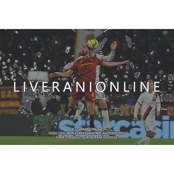 Roma vs Genoa Coppa Italia - Ottavi di finale Stadio Olimpico - Roma 12-01-2023 nella foto Cristante e Strootman contrasto aereo ©Federico Gaetano / AGENZIA ALDO LIVERANI SAS