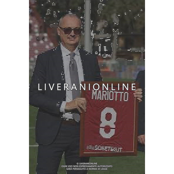 14.01.2023 REGGIO CALABRIA STADIO ORESTE GRANILLO. CAMPIONATO NAZIONALE SERIE B REGGINA VS SPAL IN FOTO MASSIMO MARIOTTO BANDIERA DELLA REGGINA PREMIATO CON UNA TARGA E UNA MAGLIA ©GARREFFA PASQUALE / AGENZIA ALDO LIVERANI SAS