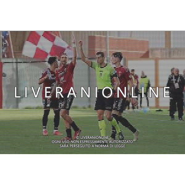 14.01.2023 REGGIO CALABRIA STADIO ORESTE GRANILLO. CAMPIONATO NAZIONALE SERIE B REGGINA VS SPAL IN FOTO ARBITRO DANIELE PERENZONI CONFERMA DOPO IL VAR NON E\' RIGORE PER LA REGGINA ©GARREFFA PASQUALE / AGENZIA ALDO LIVERANI SAS