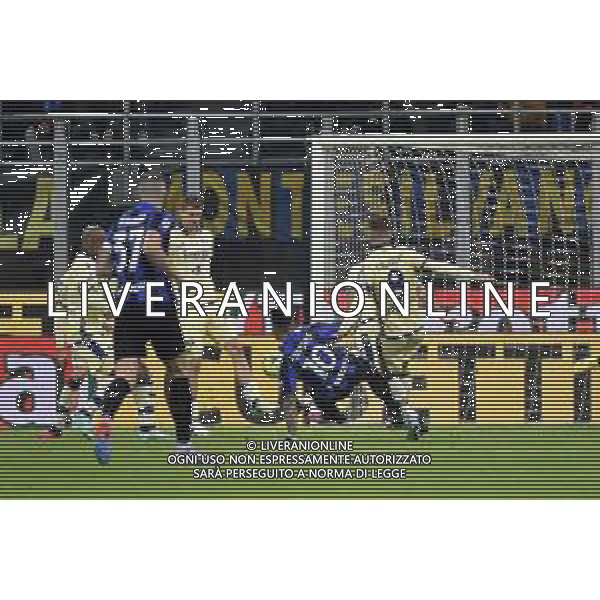 Lautaro Martinez (Inter) segna il gol dell\'1 a 0 Inter vs Hellas Verona Milano 14-01-2023 Stadio Giuseppe Meazza - San Siro Campionato Serie A TIM - 18a giornata foto Roberto Garavaglia/ag. Aldo Liverani sas / AGENZIA ALDO LIVERANI SAS