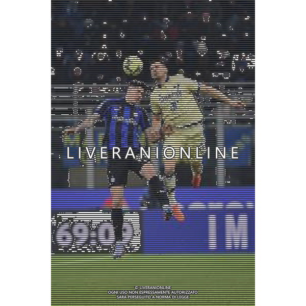Alessandro Bastoni (Inter) e Kevin Lasagna (Hellas Verona) Inter vs Hellas Verona Milano 14-01-2023 Stadio Giuseppe Meazza - San Siro Campionato Serie A TIM - 18a giornata foto Roberto Garavaglia/ag. Aldo Liverani sas / AGENZIA ALDO LIVERANI SAS