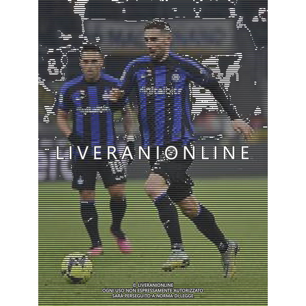 Roberto Gagliardini (Inter) e sulla SX Lautaro Martinez (Inter) Inter vs Hellas Verona Milano 14-01-2023 Stadio Giuseppe Meazza - San Siro Campionato Serie A TIM - 18a giornata foto Roberto Garavaglia/ag. Aldo Liverani sas
