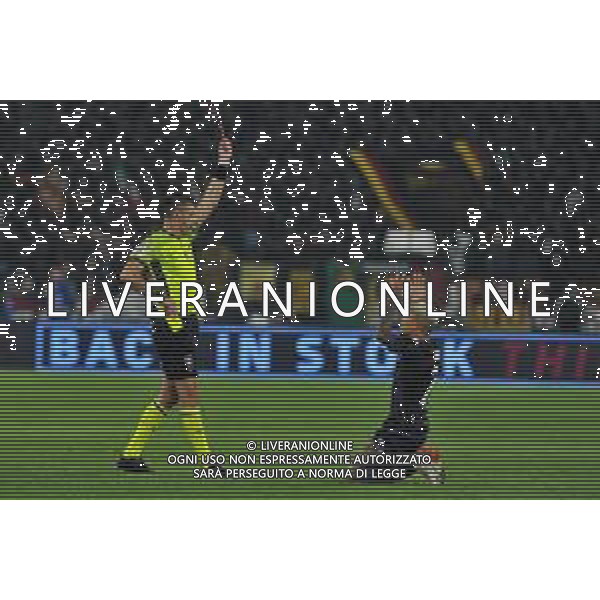 Roma vs Fiorentina Campionato Serie A TIM - 18 Giornata Stadio Olimpico - Roma 15-01-2023 nella foto Arbitro Giua estrae il cartellino rosso per l\'espulsione di Dodo\' ©Federico Gaetano / AGENZIA ALDO LIVERANI SAS