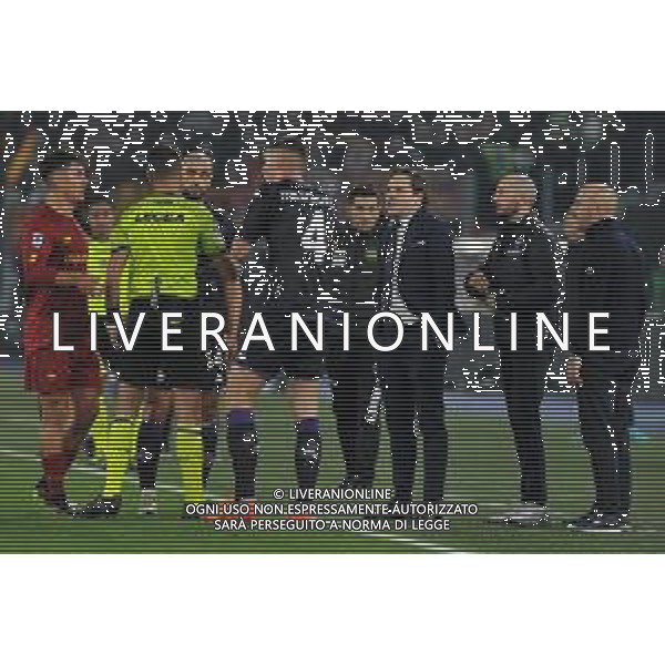Roma vs Fiorentina Campionato Serie A TIM - 18 Giornata Stadio Olimpico - Roma 15-01-2023 nella foto arbitro Giua spiega alla panchina della Fiorentina l\'Espulsione di dodo\' ©Federico Gaetano / AGENZIA ALDO LIVERANI SAS