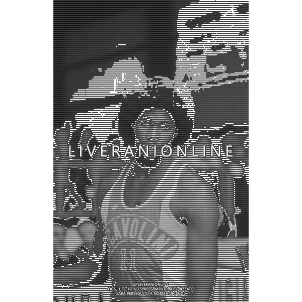 RETROSPETTIVA BASKET ROOSEVELT BOUIE GIOCATORE PALLACANESTRO NELLA FOTO CON LA MAGLIA DELLA SCAVOLINI PESARO NELL\'ANNO 1980-1981 AG ALDO LIVERANI SAS