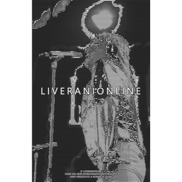 Sir Roderick David \' ROD \' STEWART cantautore britannico - RETROSPETTIVA NELLA FOTO A VENEZIA NELL\'ANNO 1976 AG ALDO LIVERANI SAS