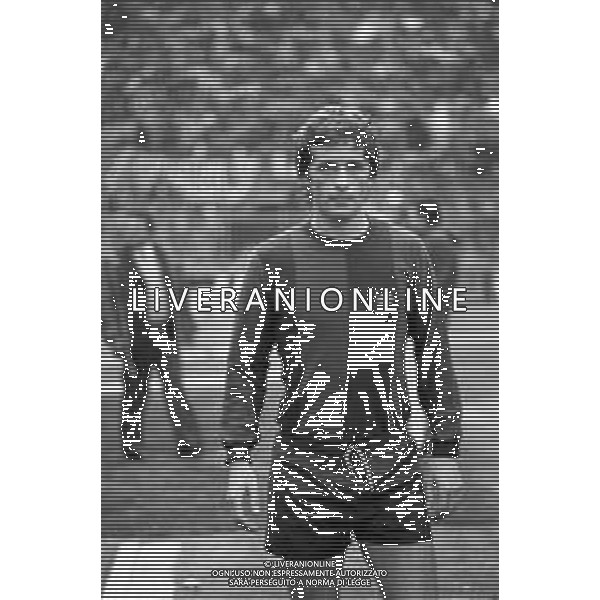 RETROSPETTIVA GIUSEPPE DOSSENA CALCIATORE NELLA FOTO CON LA MAGLIA DEL BOLOGNA CALCIO NELL\'ANNO 1980-1981 AG ALDO LIVERANI SAS