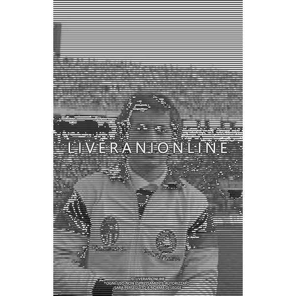 RETROSPETTIVA GIUSEPPE DOSSENA CALCIATORE NELLA FOTO CON LA MAGLIA DEL BOLOGNA CALCIO NELL\'ANNO 1980-1981 AG ALDO LIVERANI SAS