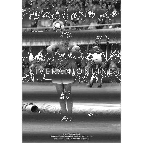 RETROSPETTIVA GIUSEPPE DOSSENA CALCIATORE NELLA FOTO CON LA MAGLIA DELLA NAZIONALE ITALIANA CALCIO UNDER 21 NELL\'ANNO 1981 AG ALDO LIVERANI SAS