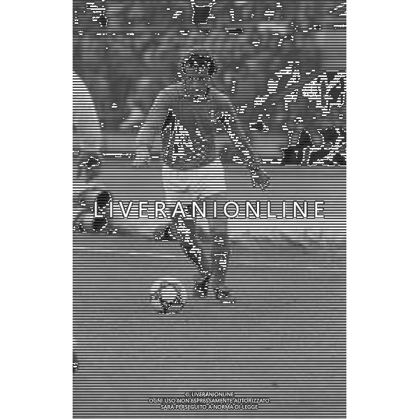 RETROSPETTIVA GIUSEPPE DOSSENA CALCIATORE NELLA FOTO CON LA MAGLIA DELLA NAZIONALE ITALIANA CALCIO UNDER 21 NELL\'ANNO 1981 AG ALDO LIVERANI SAS