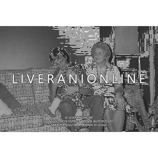 RETROSPETTIVA GIUSEPPE DOSSENA CALCIATORE NELLA FOTO NEL 1982 IN FAMIGLIA CON LA MADRE E LA NIPOTINA AG ALDO LIVERANI SAS