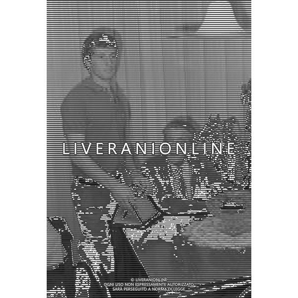 RETROSPETTIVA GIUSEPPE DOSSENA CALCIATORE NELLA FOTO NEL 1982 A CASA IN FAMIGLIA AG ALDO LIVERANI SAS