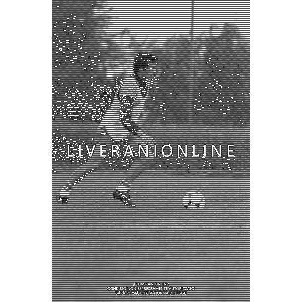 RETROSPETTIVA GIUSEPPE DOSSENA CALCIATORE NELLA FOTO CON LA MAGLIA DELLA NAZIONALE ITALIANA CALCIO NELL\'ANNO 1982-1983 IN ALLENAMENTO AG ALDO LIVERANI SAS