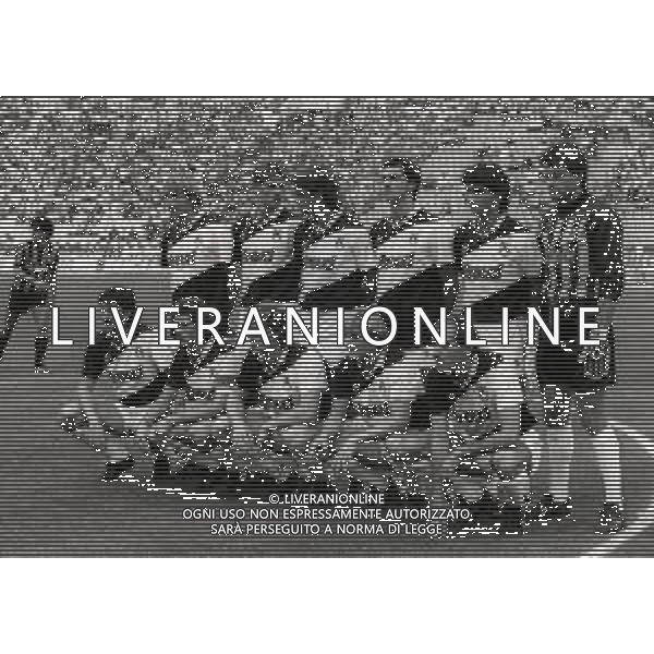 1986-1987 UDINE FORMAZIONE UDINESE CALCIO NELLA FOTO LA FORMAZIONE DELL\'UDINESE CALCIO 1986-1986 DA SIN IN PIEDI PAOLO MIANO-MASSIMO SUSIC-EDINHO-MARCO BRANCA-ANTONINO CRISCIMANNI-BENIAMINO ABATE SED DA SIN MASSIMO STORGATO-DINO GALPAROLI-ODOACRE CHIERICO-ANGELO COLOMBO E FRANCESCO GRAZIANI AG ALDO LIVERANI SAS