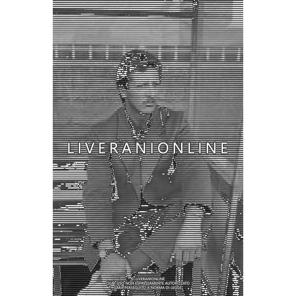 RETROSPETTIVA GIUSEPPE MATERAZZI ALLENATORE CALCIO NELLA FOTO GIUSEPPE MATERAZZI ALLENATORE DEL MESSINA NELL\'ANNO 1990-1991 AG ALDO LIVERANI SAS