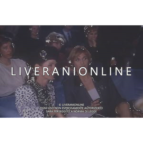 RETROSPETTIVA PAOLA PITAGORA PSEUDINIMO DI PAOLA GARGALONI ATTRICE E CANTANTE NELLA FOTO PAOLA PITAGORA NELL\'ANNO 1986 CON ELSA MARTINELLI AG ALDO LIVERANI SAS  