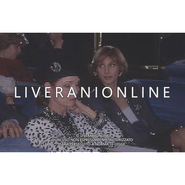 RETROSPETTIVA PAOLA PITAGORA PSEUDINIMO DI PAOLA GARGALONI ATTRICE E CANTANTE NELLA FOTO PAOLA PITAGORA NELL\'ANNO 1986 CON ELSA MARTINELLI AG ALDO LIVERANI SAS  