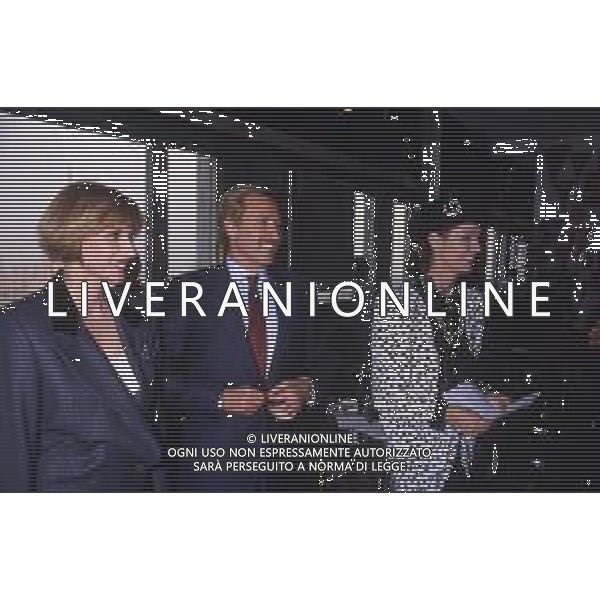 RETROSPETTIVA PAOLA PITAGORA PSEUDINIMO DI PAOLA GARGALONI ATTRICE E CANTANTE NELLA FOTO PAOLA PITAGORA NELL\'ANNO 1986 NELLA TRASMISSIONE TELEVISIVA “ATELIER“CON ELSA MARTINELLI E MAURIZIO MERLI AG ALDO LIVERANI SAS