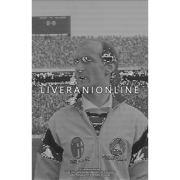 RETROSPETTIVA ADELMO PARIS CALCIATORE NELLA FOTO ADELMO PARIS CON LA MAGLIA DEL BOLOGNA CALCIO NELL\'ANNO 1980-1981 AG ALDO LIVERANI SAS