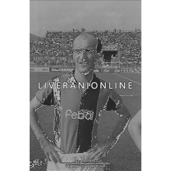 RETROSPETTIVA ADELMO PARIS CALCIATORE NELLA FOTO ADELMO PARIS CON LA MAGLIA DEL BOLOGNA CALCIO NELL\'ANNO 1981-1982 AG ALDO LIVERANI SAS