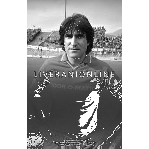 RETROSPETTIVA SERGIO SANTARINI CALCIATORE NELLA FOTO CON LA MAGLIA DEL CATANZARO NELL\'ANNO 1981-1982 AG ALDO LIVERANI SAS