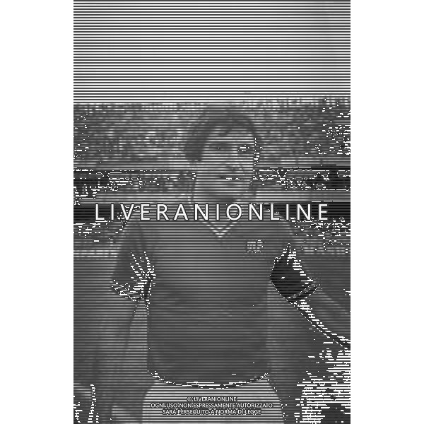 RETROSPETTIVA SERGIO SANTARINI CALCIATORE NELLA FOTO CON LA MAGLIA DEL CATANZARO NELL\'ANNO 1983 AG ALDO LIVERANI SAS