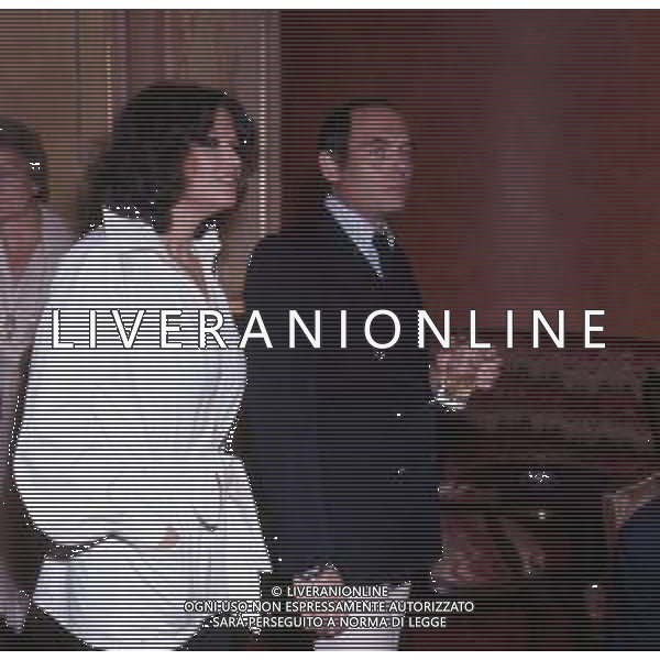 RETROSPETTIVA CLAUDIA CARDINALE ATTRICE NELLA FOTO CON PASQUALE SQUITIERI NELL\'ANNO 1976 AL FESTIVAL INTERNAZIONALE DEL CINEMA DI CANNES AG ALDO LIVERANI SAS