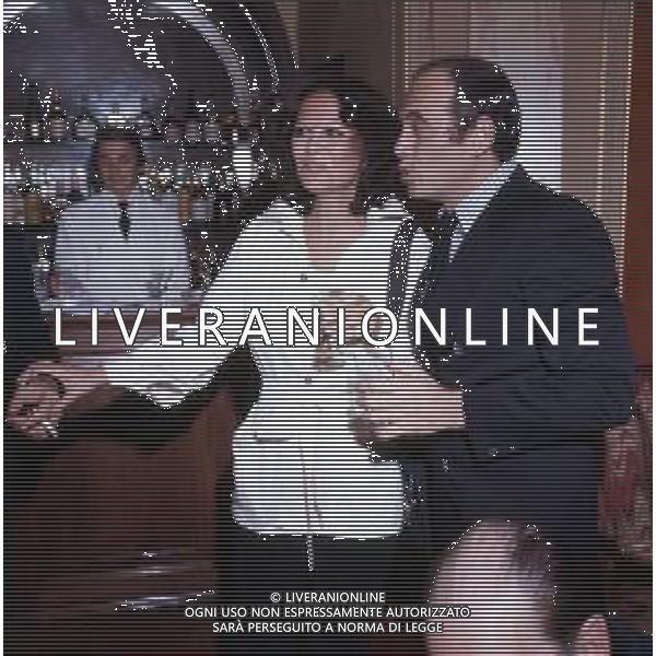 RETROSPETTIVA CLAUDIA CARDINALE ATTRICE NELLA FOTO CON PASQUALE SQUITIERI NELL\'ANNO 1976 AL FESTIVAL INTERNAZIONALE DEL CINEMA DI CANNES AG ALDO LIVERANI SAS