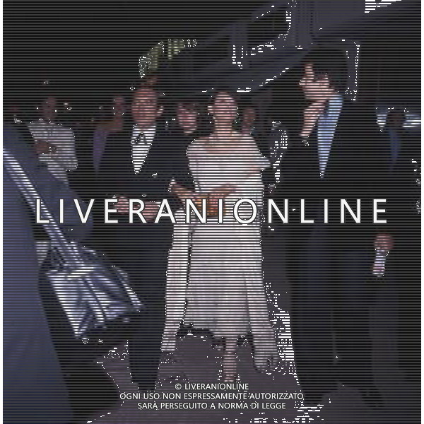 RETROSPETTIVA CLAUDIA CARDINALE ATTRICE NELLA FOTO CON PASQUALE SQUITIERI NELL\'ANNO 1976 AL FESTIVAL INTERNAZIONALE DEL CINEMA DI CANNES AG ALDO LIVERANI SAS
